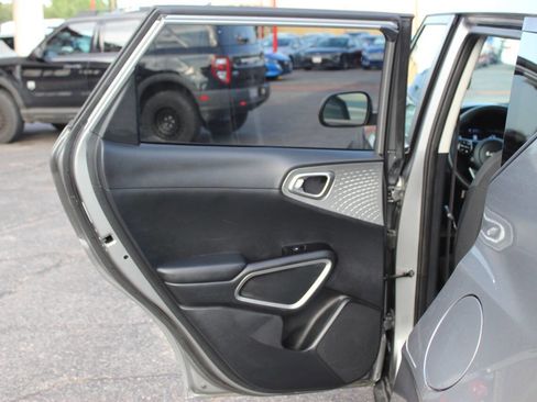 Used 2025 Kia Soul LX w/ LX Technology Package FWD image 16