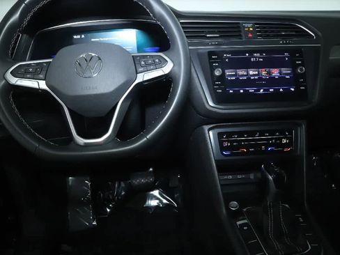 Certified 2022 Volkswagen Tiguan SE w/ Panoramic Sunroof Package image 31
