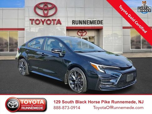 Certified 2025 Toyota Corolla SE w/ Convenience Package FWD image 1