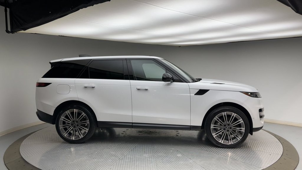 Certified 2025 Land Rover Range Rover Sport SE AWD/4WD image 9