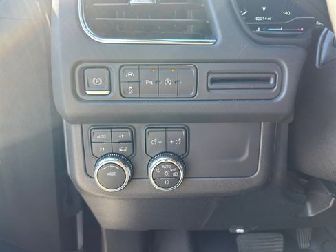 Used 2023 GMC Yukon SLT image 28