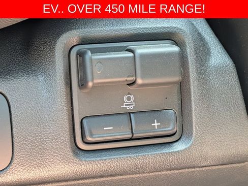 Used 2025 Chevrolet Silverado EV RST AWD/4WD image 38
