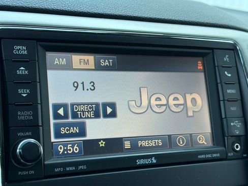 Used 2011 Jeep Grand Cherokee Limited w/ Trailer Tow Group IV AWD/4WD image 17