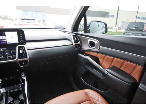 Used 2023 Kia Sorento SX Prestige image 13