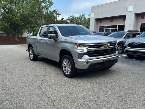 Used 2022 Chevrolet Silverado 1500 LT w/ Protection Package AWD/4WD image 3