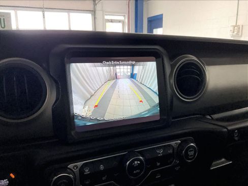 Used 2023 Jeep Wrangler Unlimited w/ Cold Weather Group AWD/4WD image 19