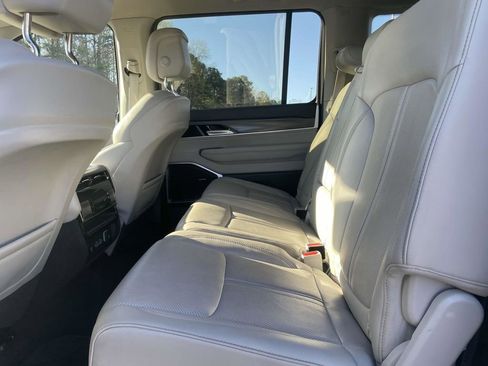Certified 2024 Jeep Wagoneer L Series II w/ Flexible Seating Group AWD/4WD image 22