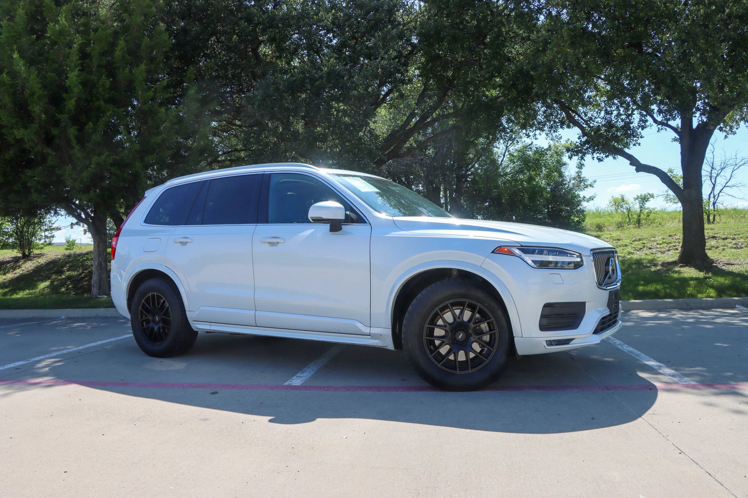 Used 2020 Volvo XC90 T6 Momentum w/ Protection Package Premier AWD/4WD image 1