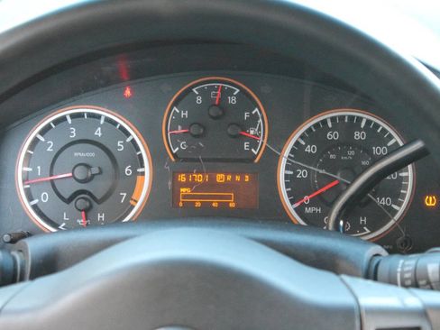 Used 2010 Nissan Titan SE RWD image 31