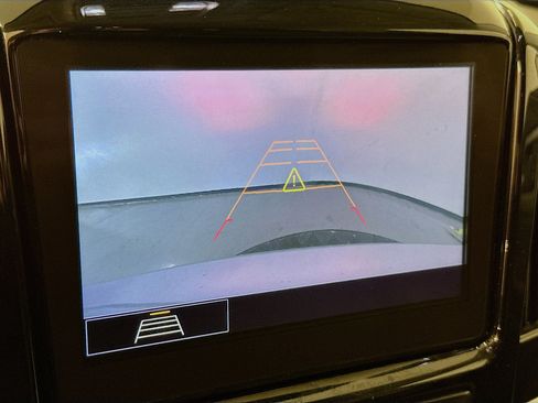 Used 2021 Chevrolet Traverse LT image 23