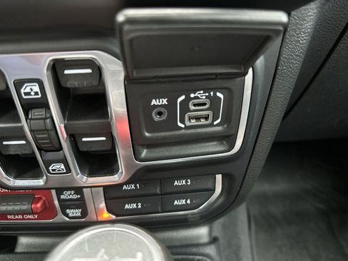 Certified 2023 Jeep Wrangler Unlimited Rubicon AWD/4WD image 43