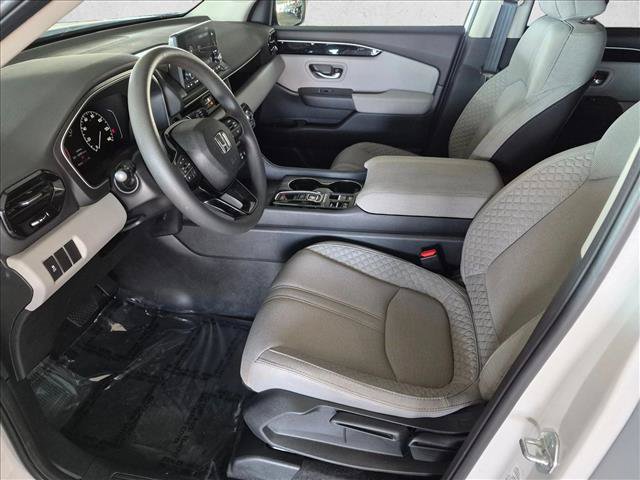 Used 2023 Honda Pilot LX image 16