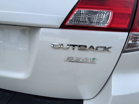 Used 2013 Subaru Outback 2.5i AWD/4WD image 25