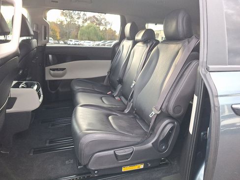 Certified 2023 Kia Carnival EX image 10