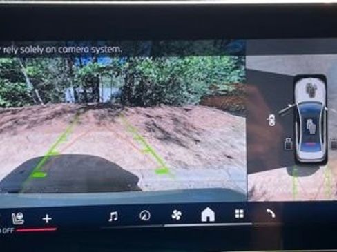 Used 2023 BMW 740i w/ Parking Assistance Package RWD image 25