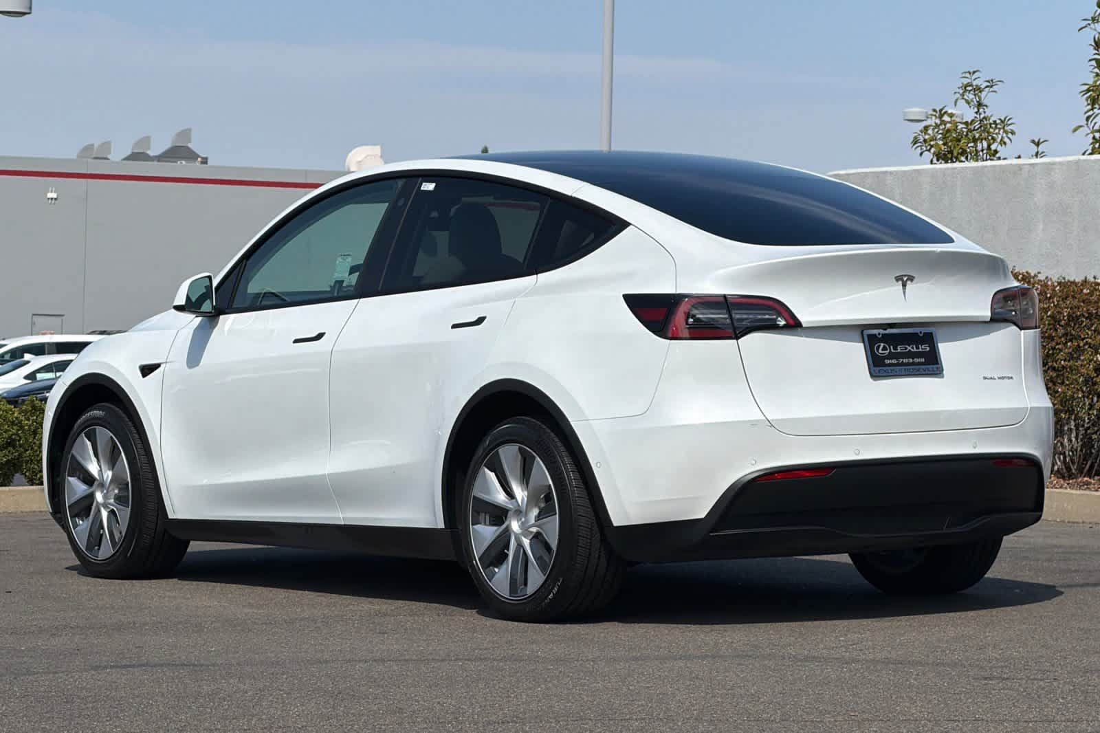 Used 2022 Tesla Model Y Long Range AWD/4WD image 7