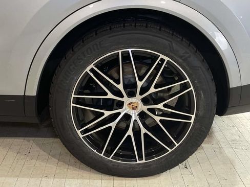 Certified 2025 Porsche Cayenne Coupe AWD/4WD image 13