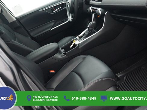 Used 2022 Toyota RAV4 XLE Premium FWD image 8