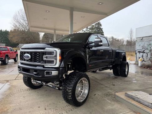 Used 2024 Ford F450 Platinum w/ FX4 Off-Road Package image 3