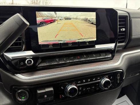 Certified 2025 GMC Sierra 2500 SLT image 9