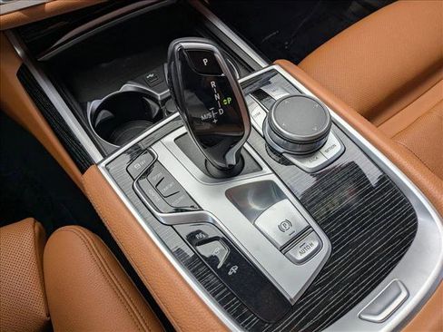 Used 2022 BMW 740i w/ M Sport Package RWD image 15
