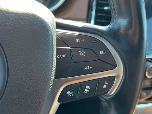 Used 2020 Jeep Grand Cherokee Overland AWD/4WD image 27