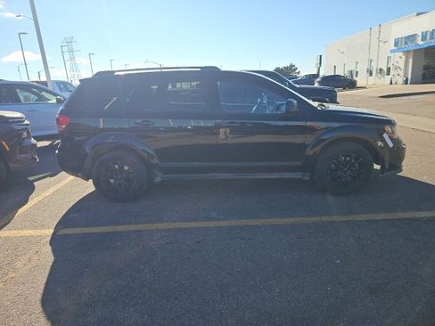 Used 2018 Dodge Journey SE w/ Connectivity Group image 2