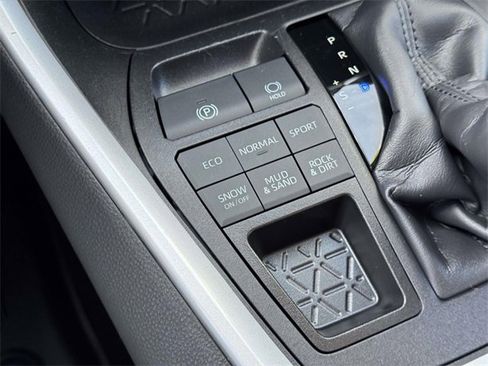 Used 2022 Toyota RAV4 XLE image 30