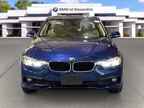 Used 2018 BMW 320i xDrive Sedan w/ Convenience Package AWD/4WD image 2