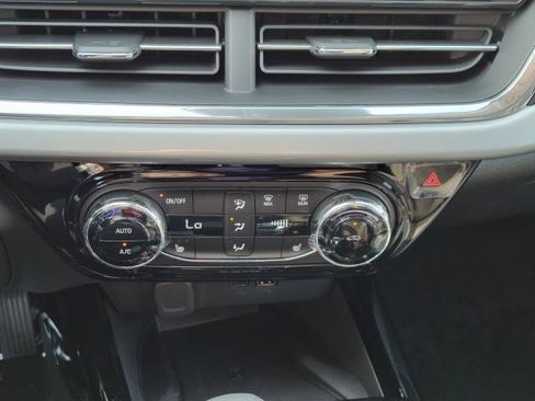 New 2026 Chevrolet Trax LT w/ Sunroof Package FWD image 21