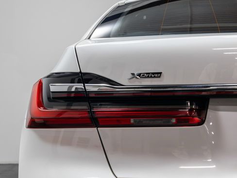 Used 2020 BMW 750i xDrive image 54