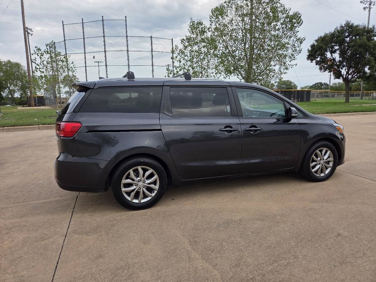Used 2020 Kia Sedona EX FWD image 30