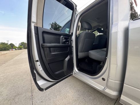 Used 2019 RAM 1500 Express AWD/4WD image 17