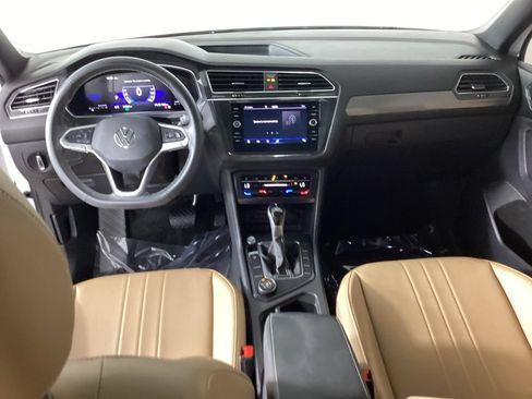 Used 2024 Volkswagen Tiguan SE w/ Panoramic Sunroof Package AWD/4WD image 32