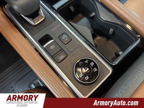 Used 2022 Nissan Pathfinder Platinum w/ Cargo Package image 22