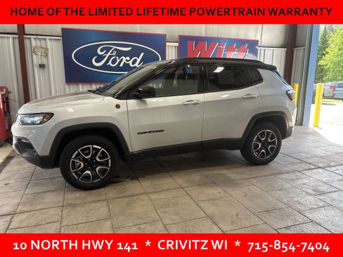 Used 2024 Jeep Compass Trailhawk AWD/4WD image 4