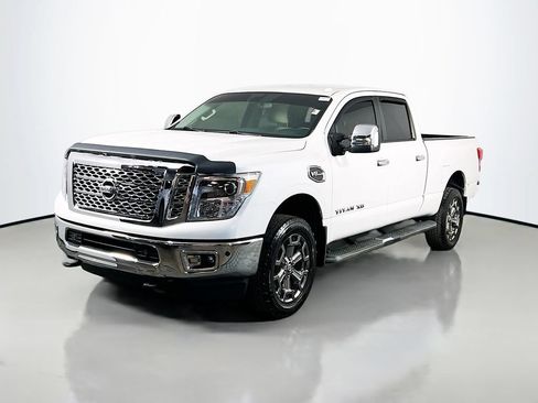 Used 2018 Nissan Titan SL w/ Chrome Package AWD/4WD image 3