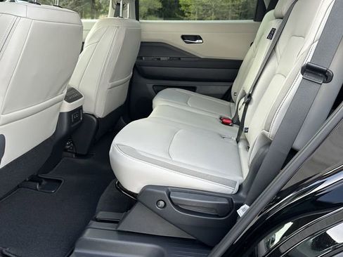 New 2026 Nissan Pathfinder SL FWD image 16