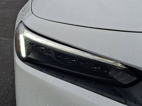 Used 2023 Honda Civic Sport image 9