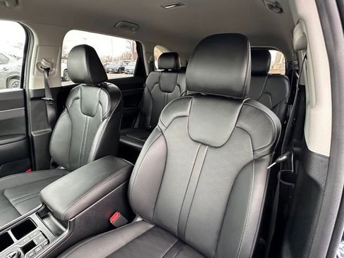 Used 2025 Kia Sorento S image 27
