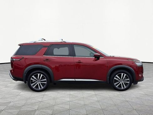 Used 2024 Nissan Pathfinder Platinum w/ Black Appearance Package AWD/4WD image 7