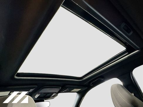 Used 2025 Subaru Forester Premium image 21