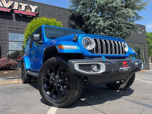 Used 2024 Jeep Wrangler Unlimited Sahara AWD/4WD image 8