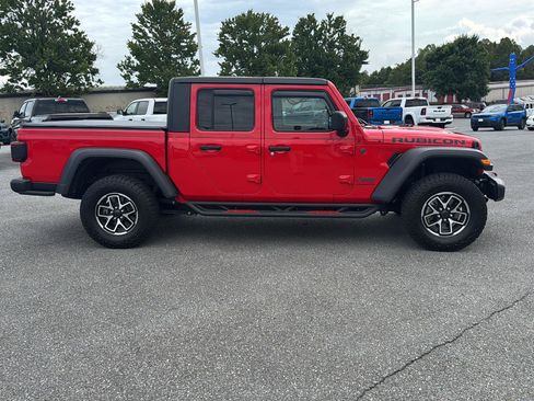 Used 2024 Jeep Gladiator Rubicon w/ Convenience Group AWD/4WD image 5