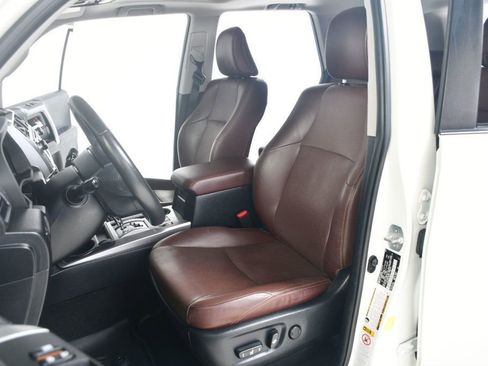 Used 2018 Toyota 4Runner Limited image 32