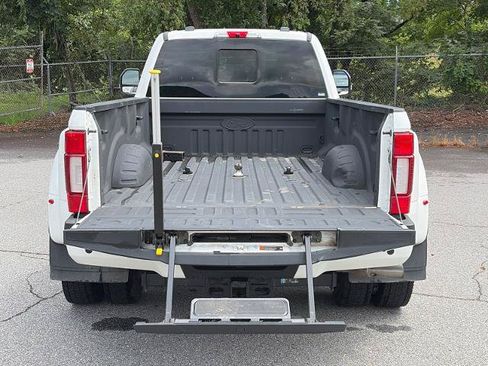 Certified 2022 Ford F450 Platinum w/ FX4 Off-Road Package AWD/4WD image 4