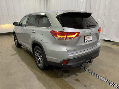 Certified 2017 Toyota Highlander LE image 5