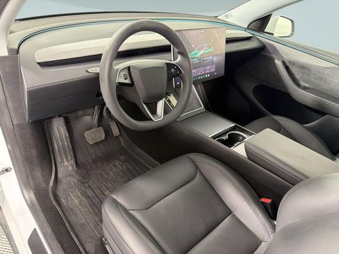 Used 2026 Tesla Model Y 2WD image 4