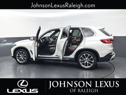 Used 2019 BMW X5 xDrive50i w/ Premium Package 2 AWD/4WD image 39