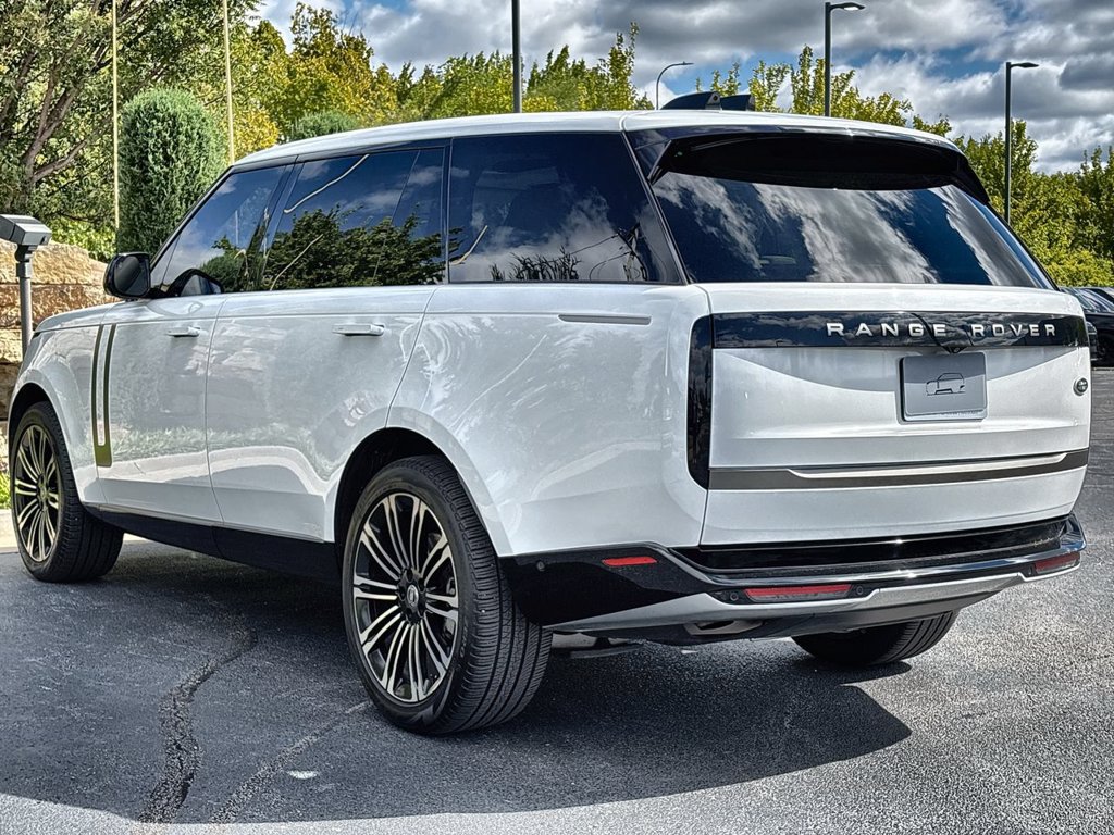 Used 2022 Land Rover Range Rover Long Wheelbase SE AWD/4WD image 3